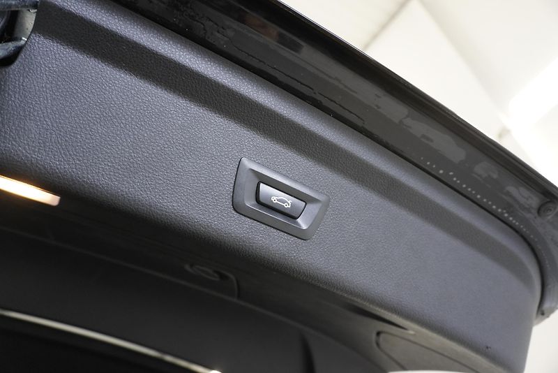 BMW Řada 3 320i LUXURY LINE AUTOMAT - fotka 11 z 35