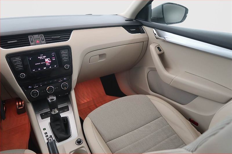 Škoda Octavia (2014) 2.0 TDI, Automat, Serv.kniha - fotka 8 z 19