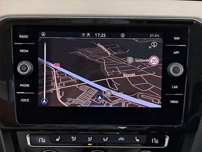 Volkswagen Passat (2019) 1.5 TSI, Automat, Kůže, Navi - fotka 16 z 19