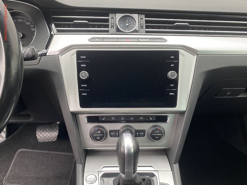 Volkswagen Passat (2018) 2.0TDi, DSG, navi, kamera - fotka 12 z 18
