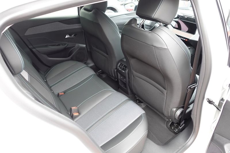 Peugeot 308 1,2PT 96kW, Automat - fotka 12 z 31