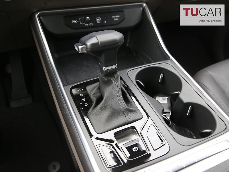 Kia Carnival (2025) 3.5 V6 Benzín Automat 8 Míst  - fotka 22 z 45