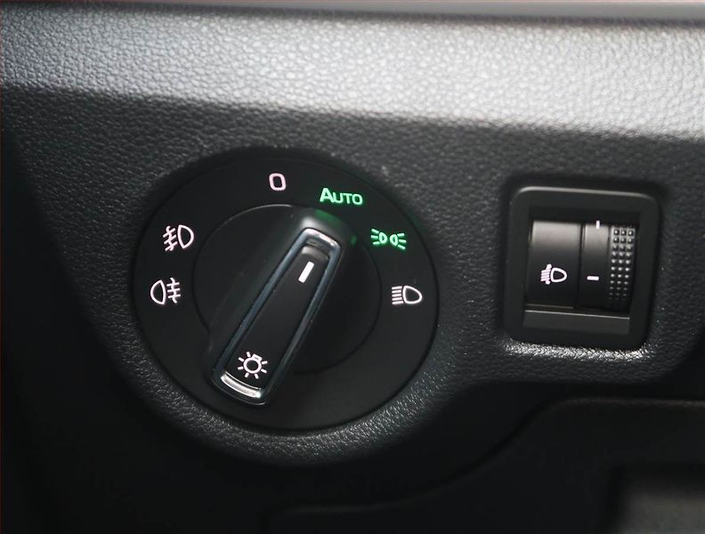 Škoda Scala (2021) Ambition 1.0 TSI, Tempomat - fotka 16 z 20