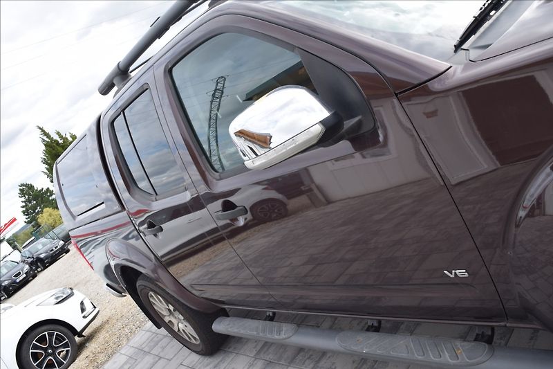Nissan Navara 3,0 dCi V6 170KW TAŽNÉ 4X4 ALU - fotka 9 z 45