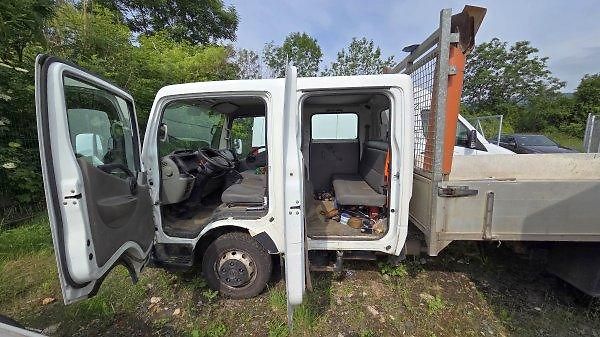 Nissan Cabstar (2010) 3.5t 6míst tupláky 3.4x2m 2.5D - fotka 3 z 10
