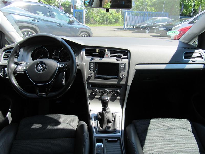 Volkswagen Golf 1,4 TSi 90kW Comfortline - fotka 11 z 34