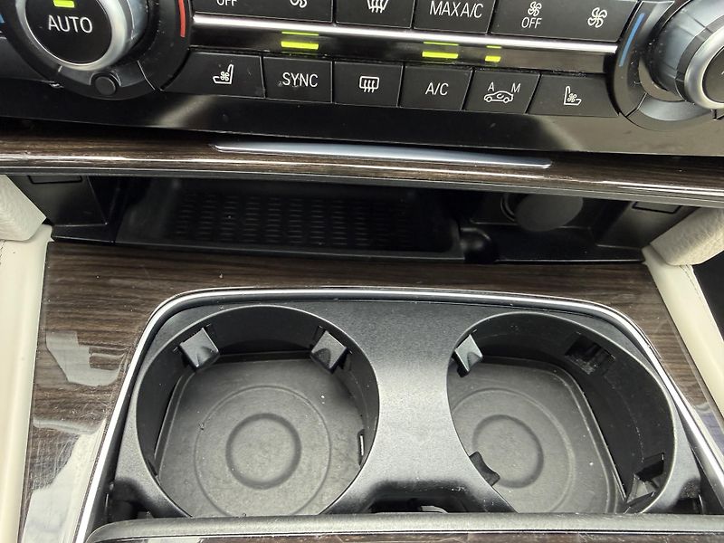 BMW Řada 7 730D koupeno v ČR DPH - fotka 18 z 35