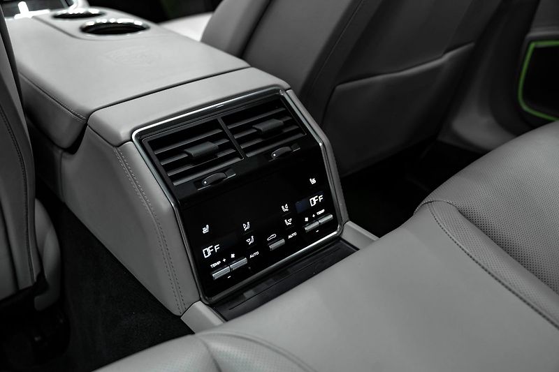 Porsche Panamera Turbo S E-hybrid - fotka 20 z 23