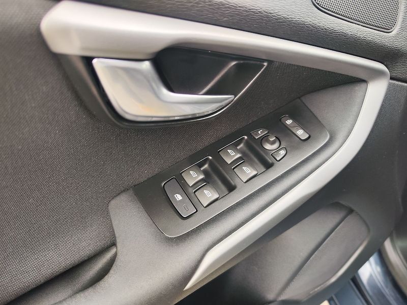 Volvo V40 2.0i/90kW kinetic - fotka 23 z 27