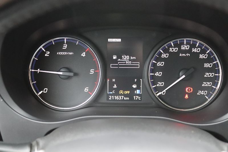 Mitsubishi Outlander 2.2DI-D 4X4 7 MÍST 110kW - fotka 30 z 50