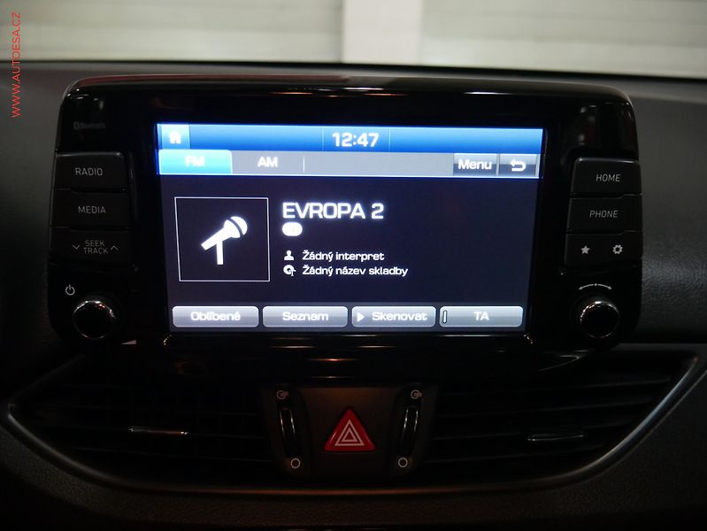 Hyundai i30 (2019) 1.6, ČR, AC, temp - fotka 13 z 18