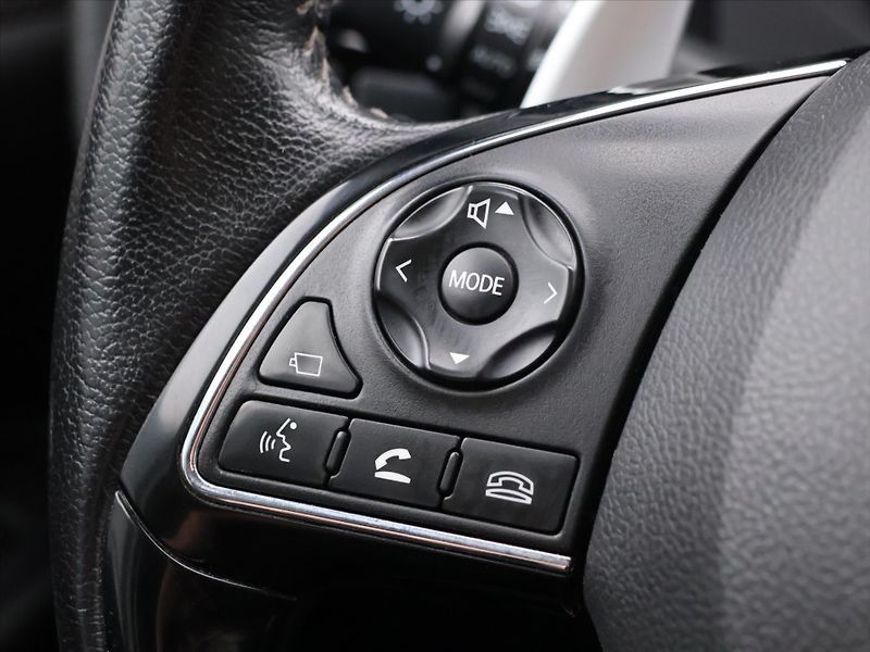 Mitsubishi Outlander 2,0 MIVEC 110kW Intense 4WD - fotka 16 z 34