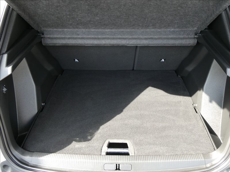 Peugeot 2008 1,2 PureTech 96kW AT8, ALLURE - fotka 19 z 49