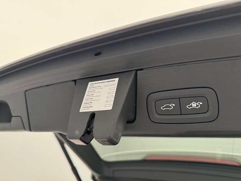 Volvo XC60 T8 AWD RECHARGE BRIGHT PLUS  - fotka 28 z 48
