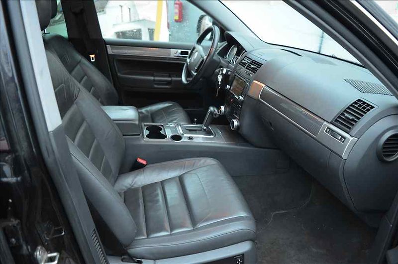 Volkswagen Touareg (2008) 2,5 TDI - fotka 15 z 19