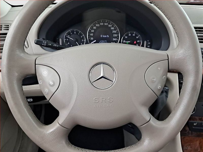 Mercedes-Benz Třídy E (2005) E 240 , Automat, Tempomat - fotka 17 z 17