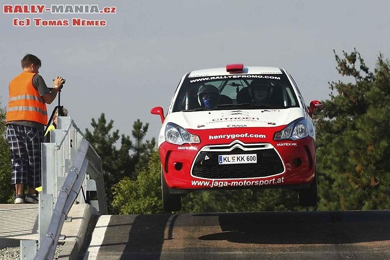 Jiří Hladík se svým zbrusu novým vozem Renault Clio Rally5 Phase II.