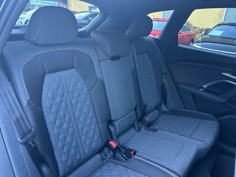 Audi Q5 (2026) TFSI q S-Line 360 ACC Matrix T - fotka 15 z 19