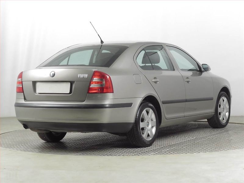 Škoda Octavia (2007) 1.6 - fotka 5 z 17
