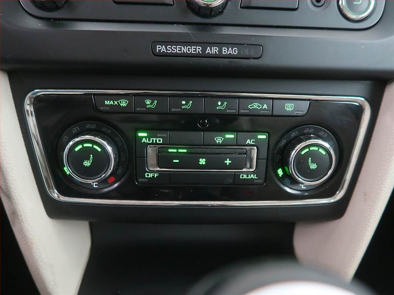 Škoda Superb (2012) Elegance 2.0 TDI, Navi, Xenony - fotka 16 z 21