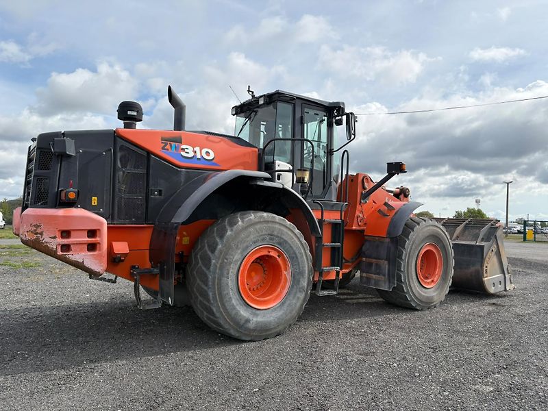 Hitachi (2017) Hitachi ZW310-6 - fotka 3 z 17
