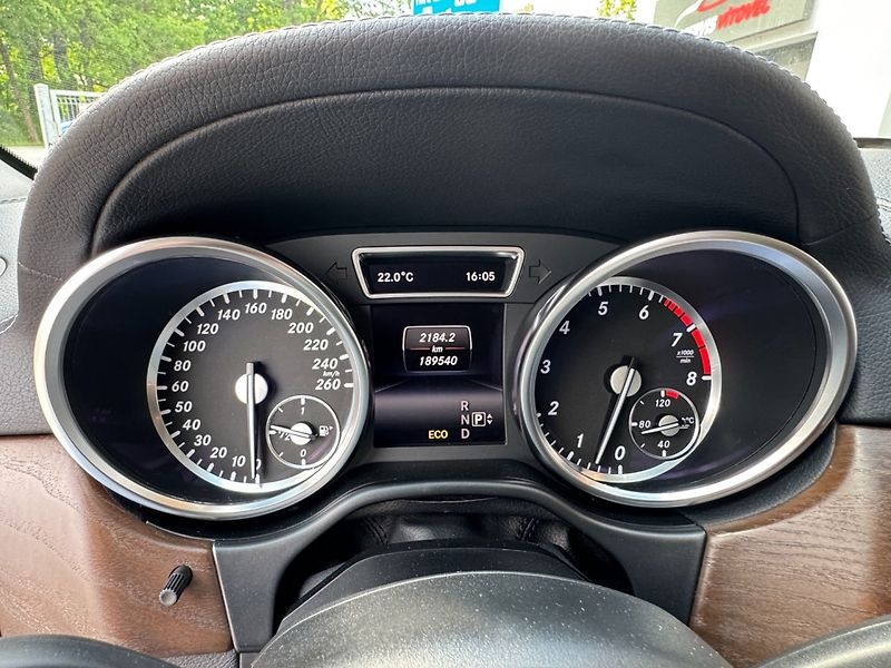 Mercedes-Benz GL (2014) 500 4MATIC - fotka 20 z 42