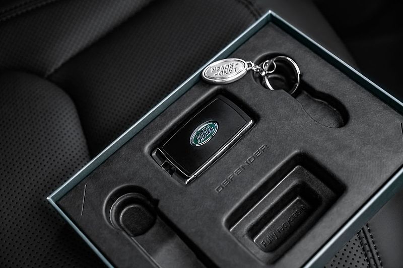 Land Rover Defender SE X-Dynamic,V6 D200, Meridian - fotka 21 z 23