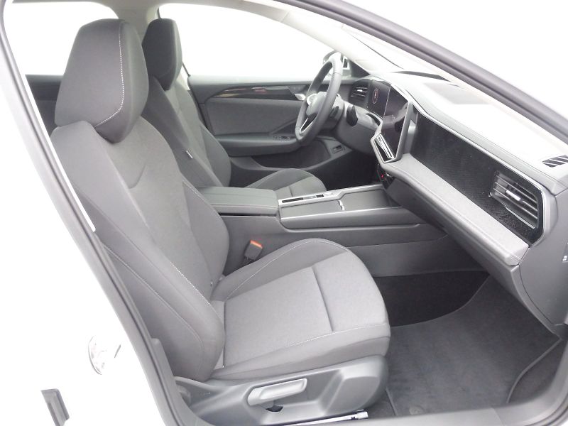 Volkswagen Passat (2026) 1,5 TSI 150kW eHybrid - fotka 9 z 28