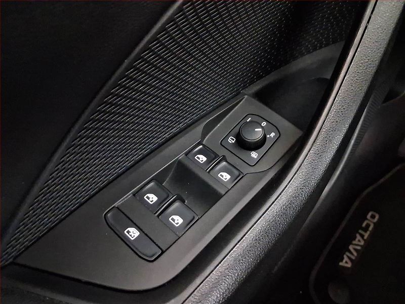 Škoda Octavia (2022) Style 2.0 TDI, Automat, ČR - fotka 21 z 23