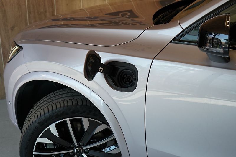 Volvo XC90 T8 PLUS Dark, Head-up, 360° - fotka 13 z 50