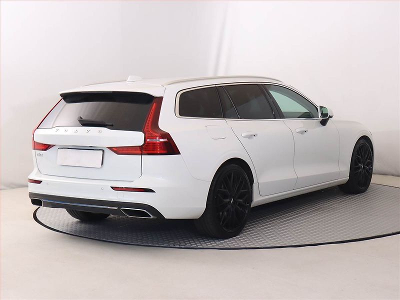 Volvo V60 (2019) T6 AWD - fotka 5 z 22