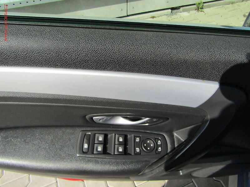 Renault Laguna (2008) 2.0 dCi, BIxen, AC, park - fotka 11 z 18