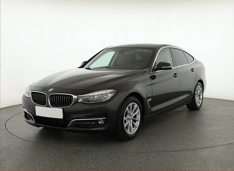 BMW Řada 3 (2017) Individual 320d xDrive GT - fotka 2 z 21