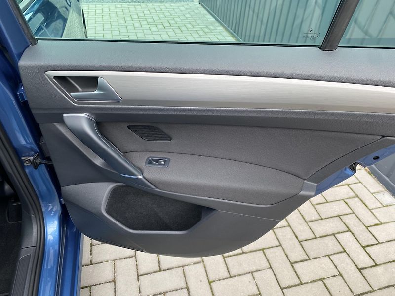 Volkswagen Golf Sportsvan 1.4 TSI 92kW- ALU - PDC -TAŽNÉ - fotka 38 z 46