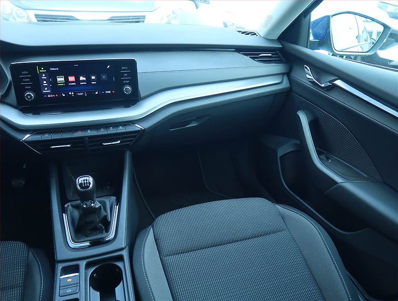 Škoda Octavia (2024) Ambition Plus 1.5 TSI - fotka 8 z 18