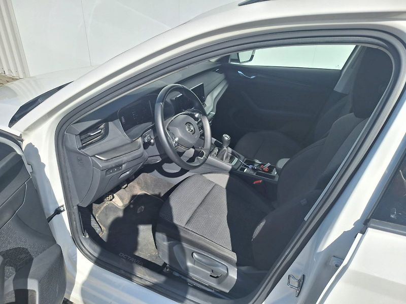 Škoda Octavia (2023) Combi / 1.5TSI / 110kW / 6MP / - fotka 17 z 30
