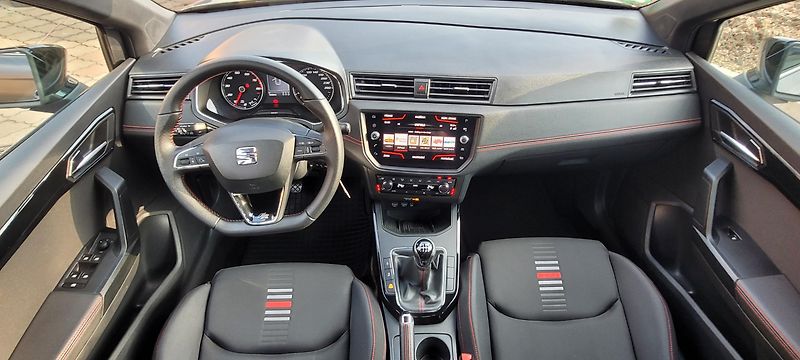 Seat Arona (2018) FR 1,5TSi 110kW benzín - fotka 18 z 47
