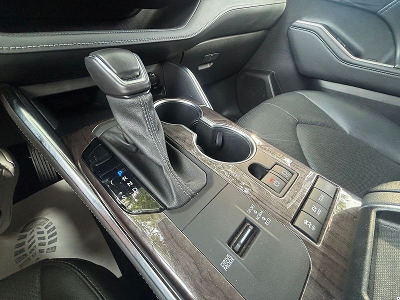 Toyota Highlander 2.5HEV e-CVT.CZ.DPH.PRESTIGE.1 - fotka 27 z 40