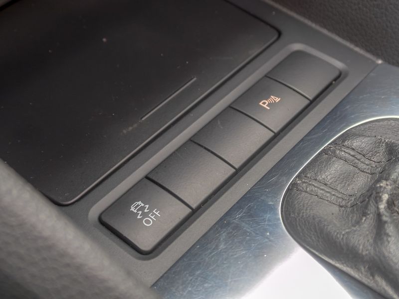 Volkswagen Golf (2010) 1.6TDI 77KW DSG – PO ROZVODECH - fotka 29 z 48