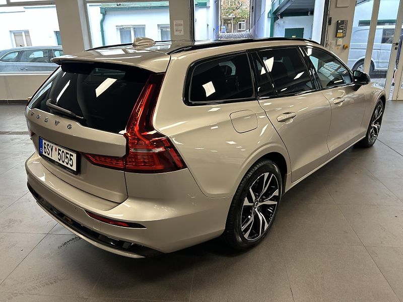 Volvo V60 (2025) ULTRA DARK DCT LED Panora HUD - fotka 4 z 43