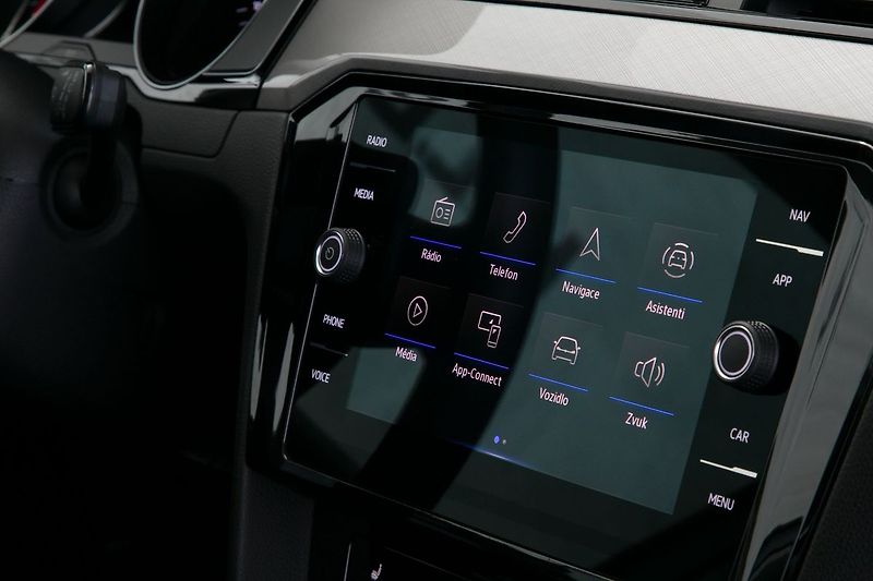 Volkswagen Passat 2.0TDI 110kW DSG IQ ACC Tažné - fotka 17 z 29