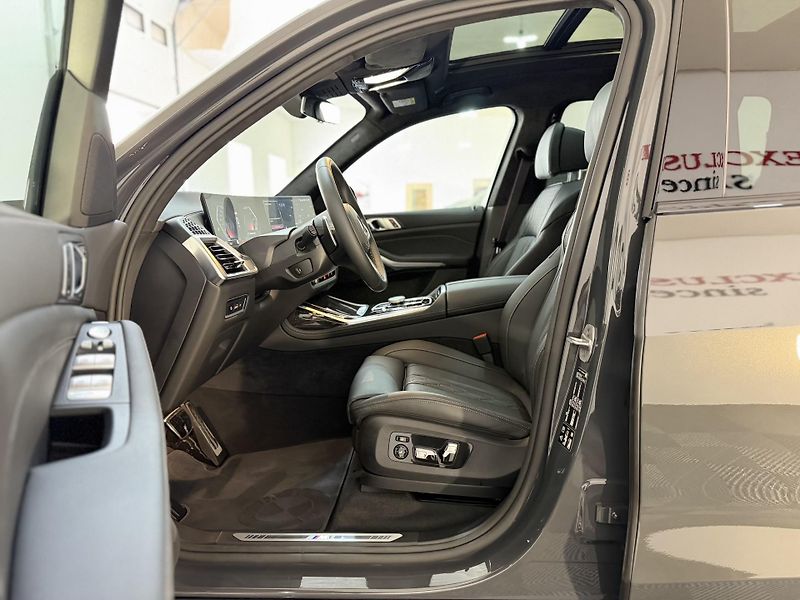 BMW X7 BMW X7 xDrive40d M-Sport  - fotka 16 z 50