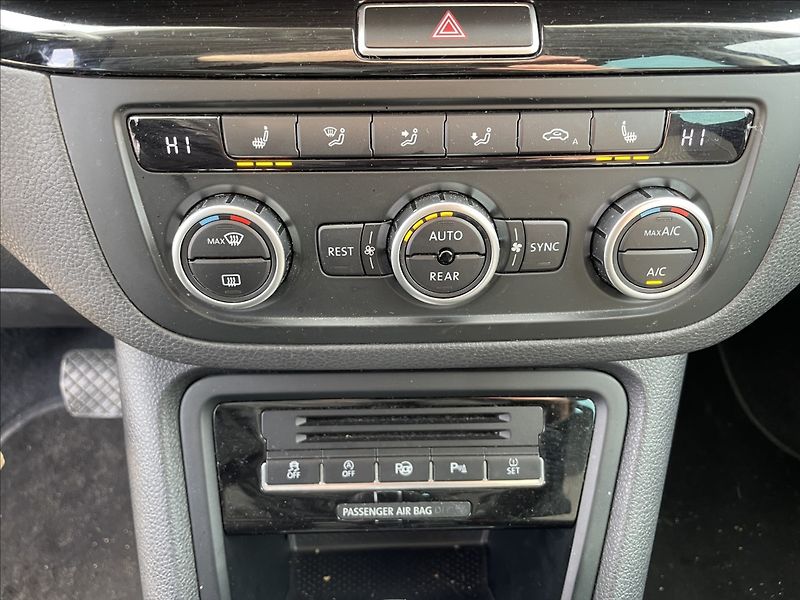 Seat Alhambra 1,4 TSi 110kw Automat 7míst GP - fotka 16 z 33