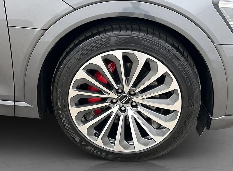 Audi Q8 e-tron 55 Q 360k Matrix Vzduch Pano - fotka 35 z 35