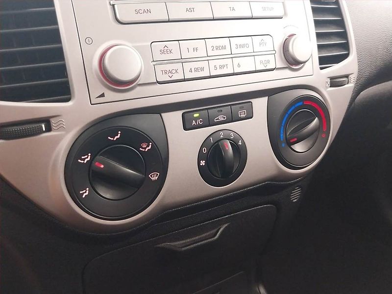 Hyundai i20 (2009) 1.2 - fotka 16 z 17