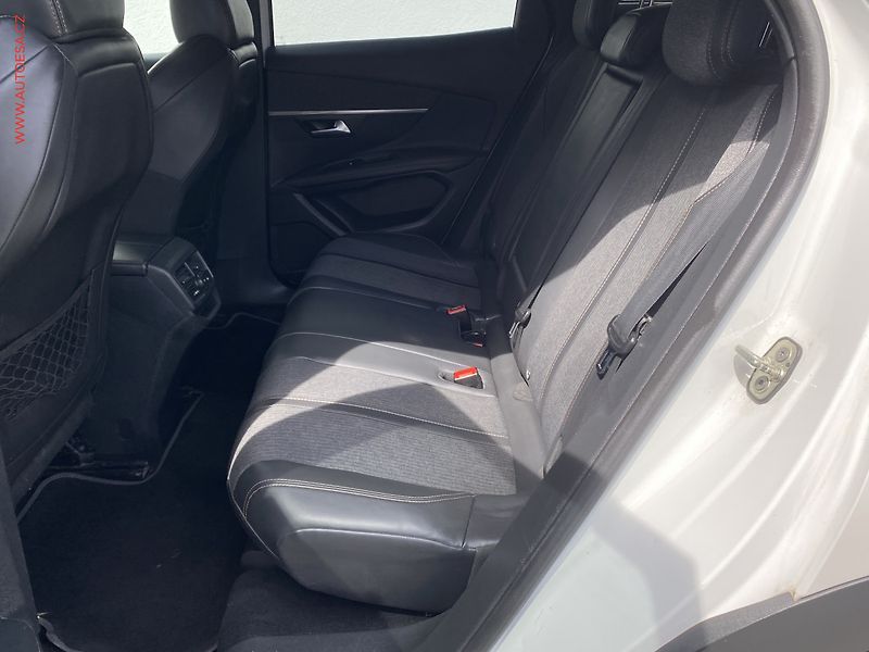 Peugeot 3008 (2016) 2.0 HDi, GT Line, LED, navi - fotka 10 z 18
