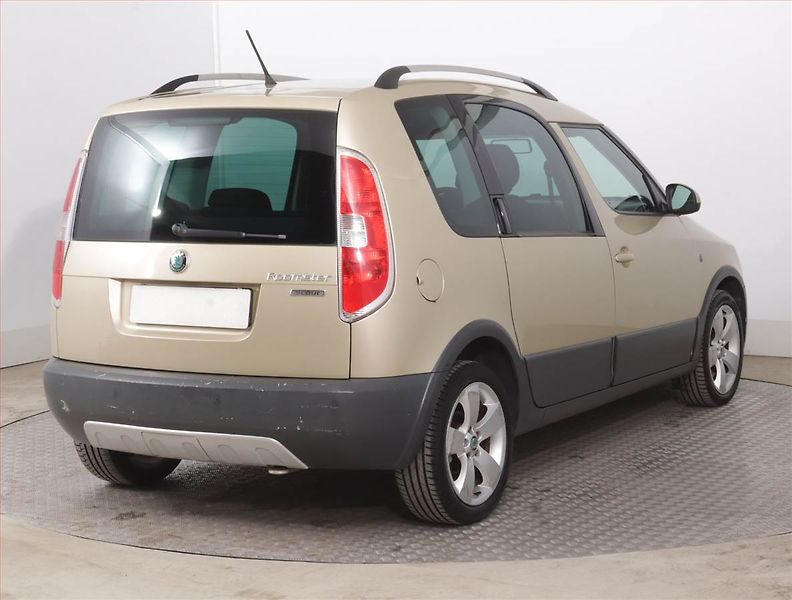 Škoda Roomster (2011) 1.2 TSI, Automat, Tempomat - fotka 5 z 15