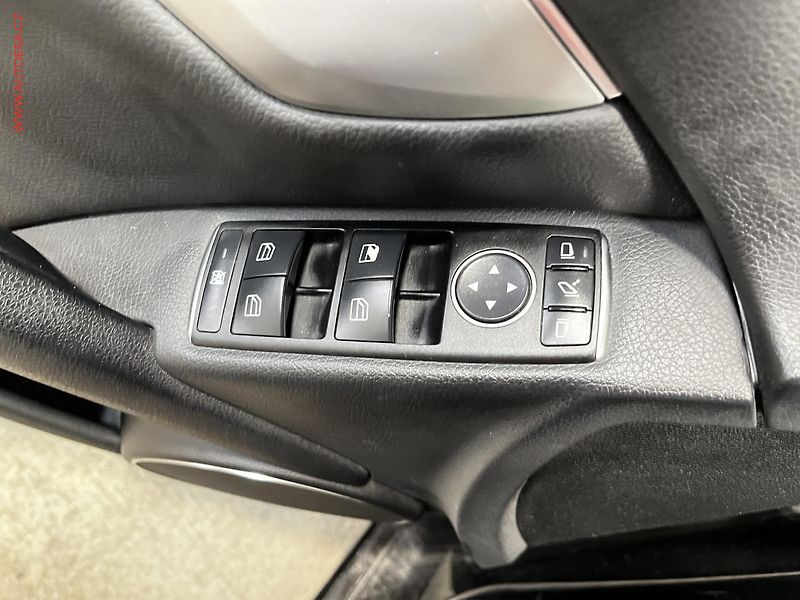Mercedes-Benz Třídy C (2011) 1.8i C200, Avantgarde - fotka 12 z 16
