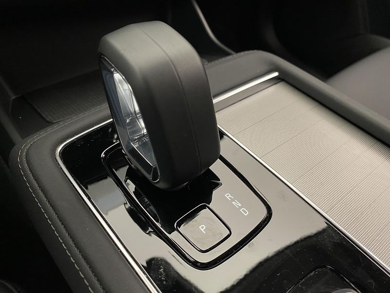 Volvo XC90 T8 AWD RECHARGE CORE AUT CZ 7m - fotka 28 z 59