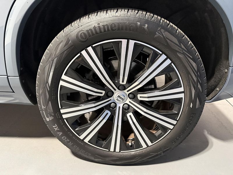 Volvo XC90 B5 AWD diesel Plus Dark Auto - fotka 17 z 17